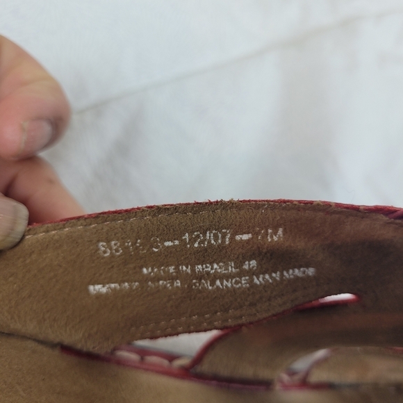 Clarks red leather slip on sandals with straps white stitching beach vacation 7 - Picture 10 of 10